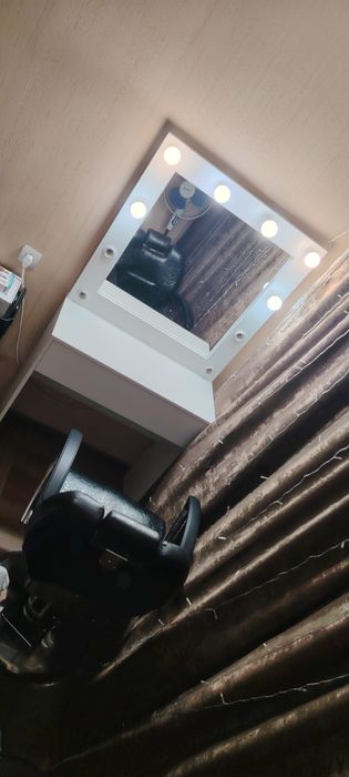 Продам столик дамский