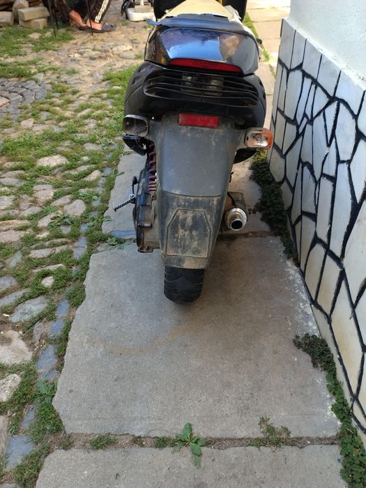 Vând/schimb  malaguti f12 din 2004