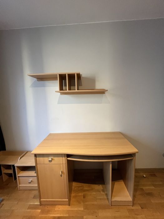 Обзавеждане за стая: легло с матрак, гардеров, шкаф, бюро и етажерки