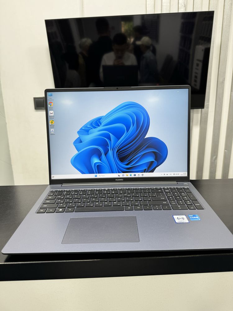 Huawei matebook d16 core i3-1215U