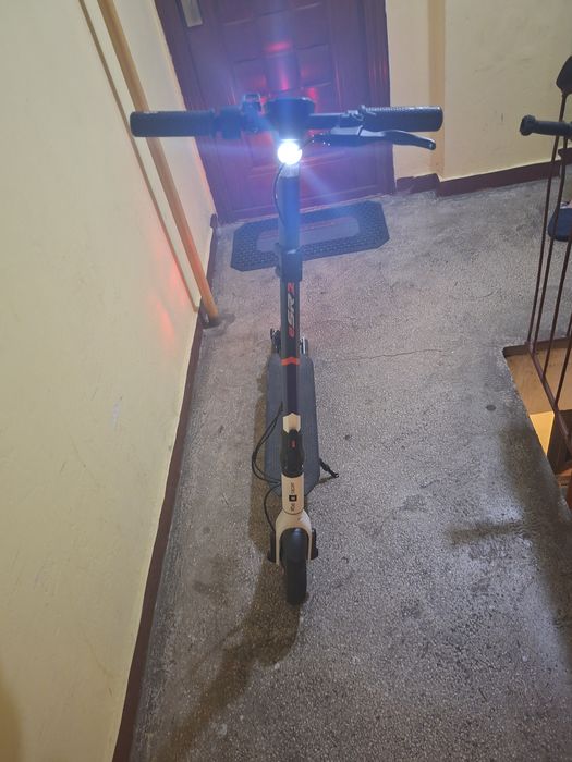 Trotinetă electrica aprilia