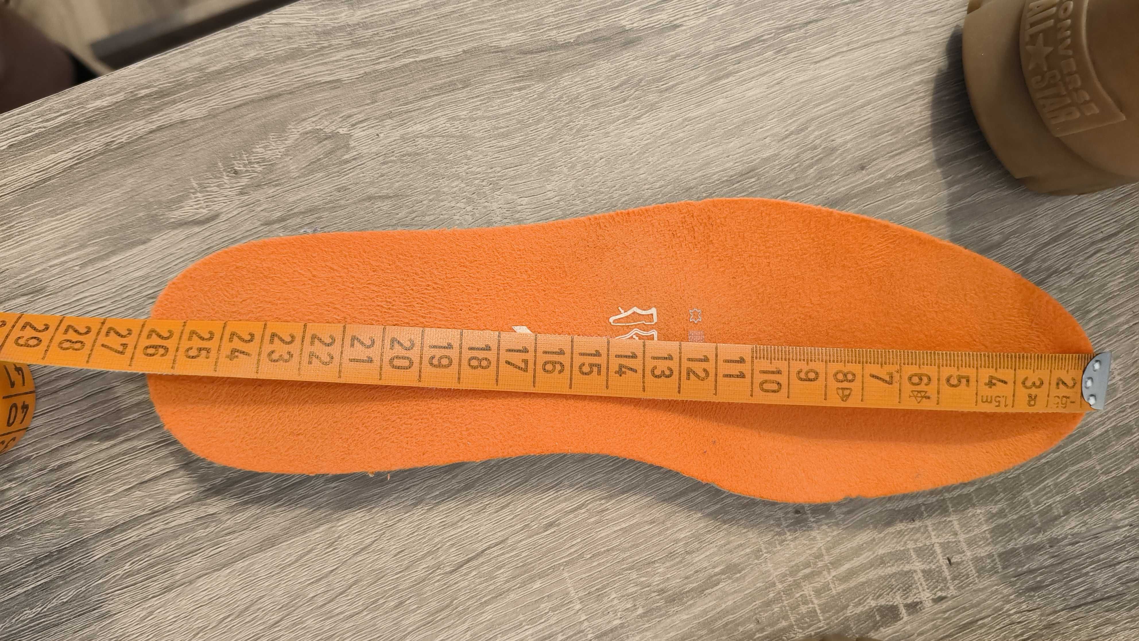 Converse
Сникърси