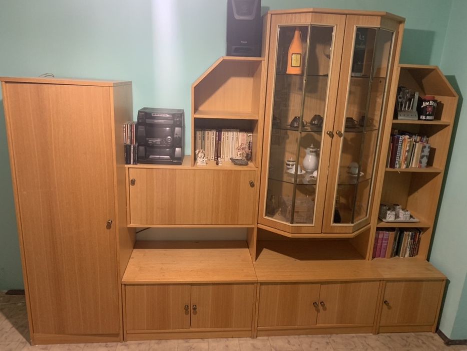 Модулна секция с гардероб.