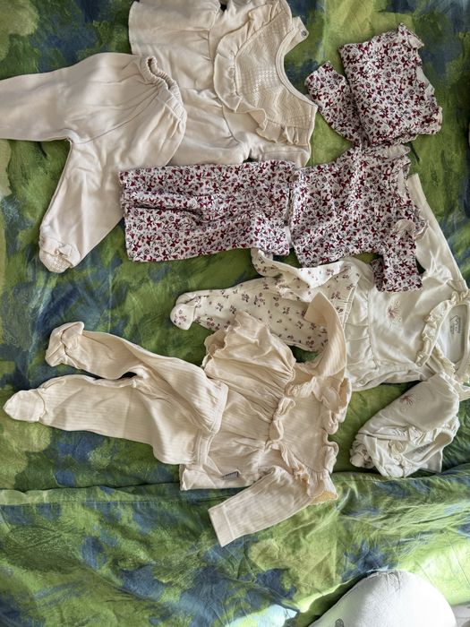 Бебешки дрехи 0-3 има и за близначки mayoral zara next