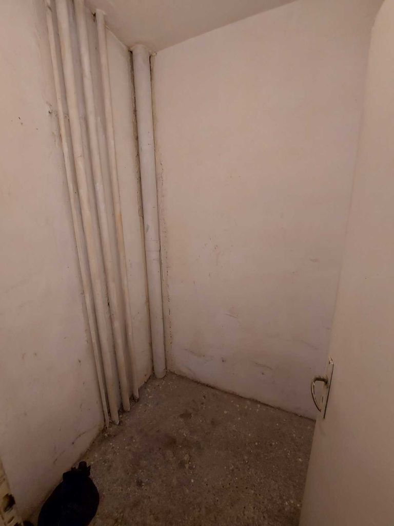 Продава се Двустаен апартамент в Търговище, Център - 45 кв.м за 963 €/кв.м - Снимка #3