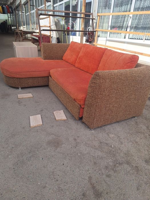 Гостиный  диван  угалок  цены  в описании