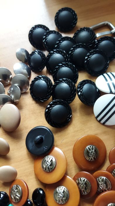 Пуговицы разные разного размера