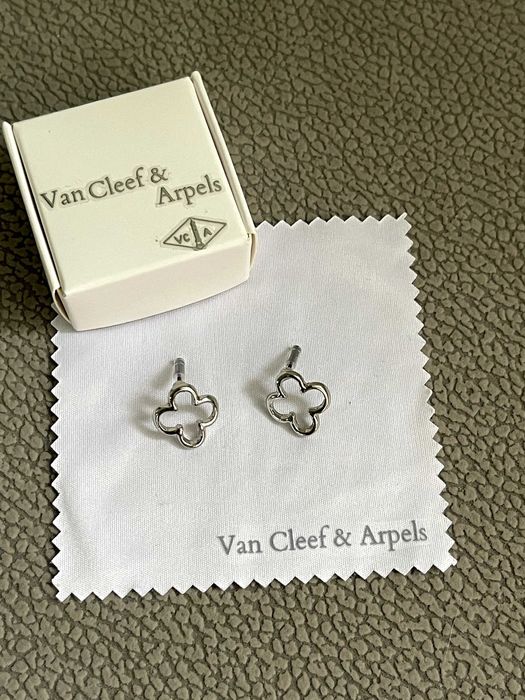 сребристи обеци неръждаем материал с кутийка жан клиф  Van Cleef бижу