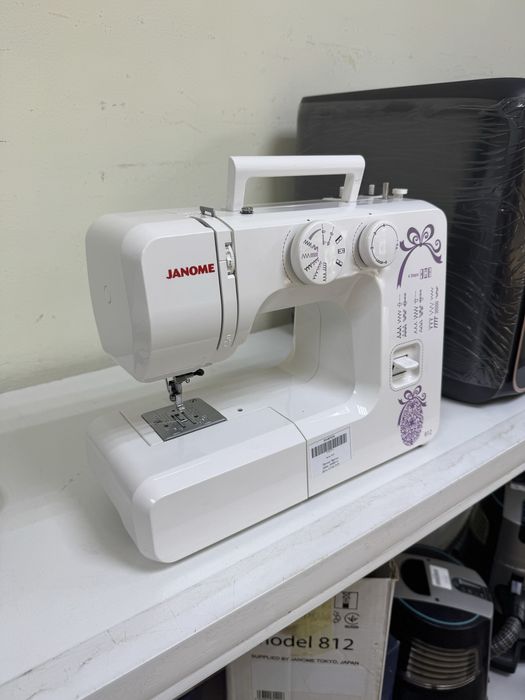 Швейная машина Janome