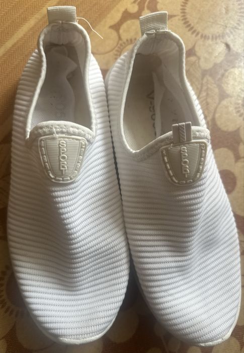 Спортни обувки 39 номер