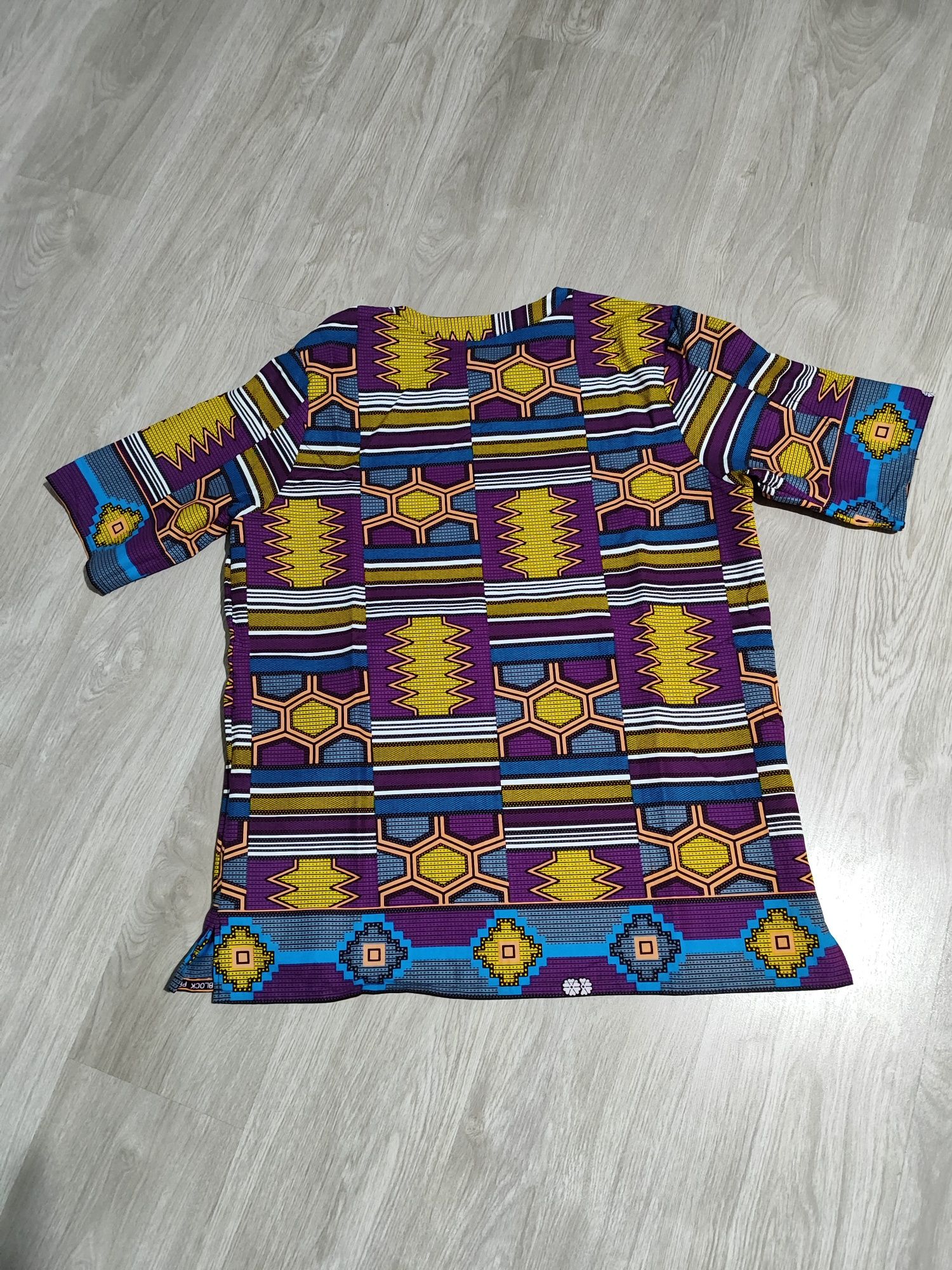 Tricou cu motive africane