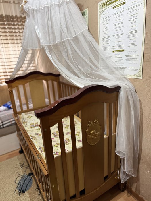 Детская кровать. Состояния хорощее. Б/У. Цена договорная 500 тыс