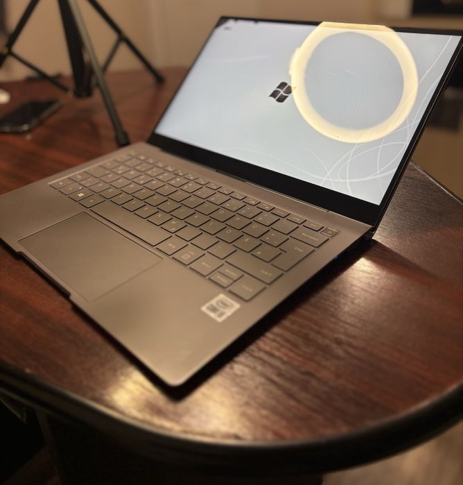 Laptop Samsung galaxy book S office, foarte slim si usor