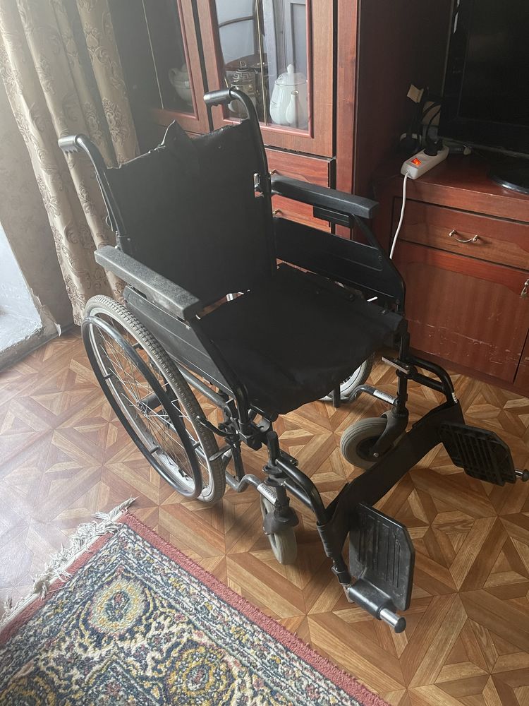 Продается инвалидная коляска для взрослых