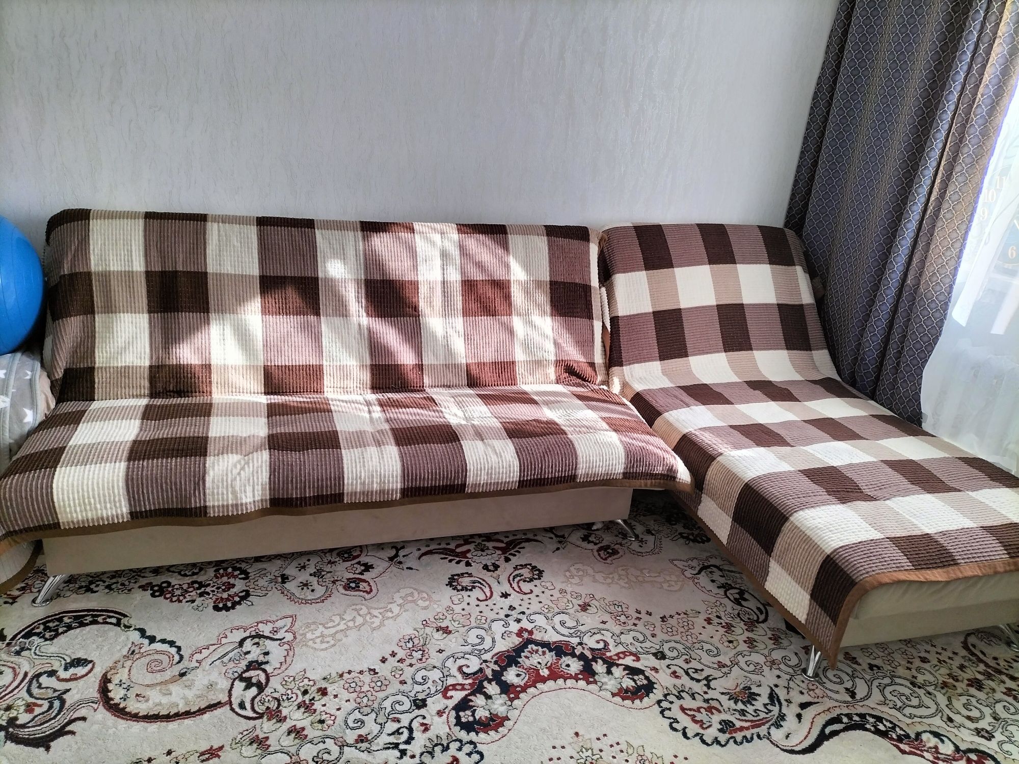 Мягкая мебель диван светлый
