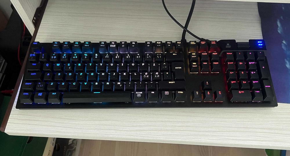 Tastatură mecanică Svive Oberon Speed RGB, switch-uri TTC