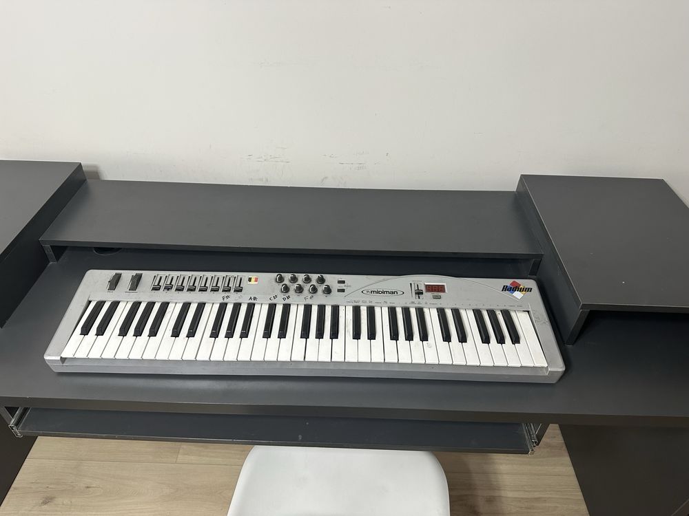 Продается MIDI-клавиатура