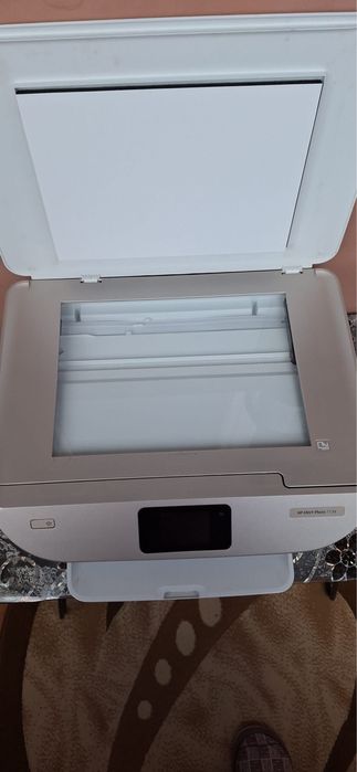 Imprimanta HP cu cartuse, si cu scaner