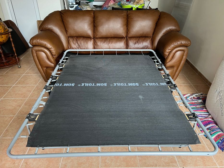 Кожен диван с растегателно двойно легло с матрак