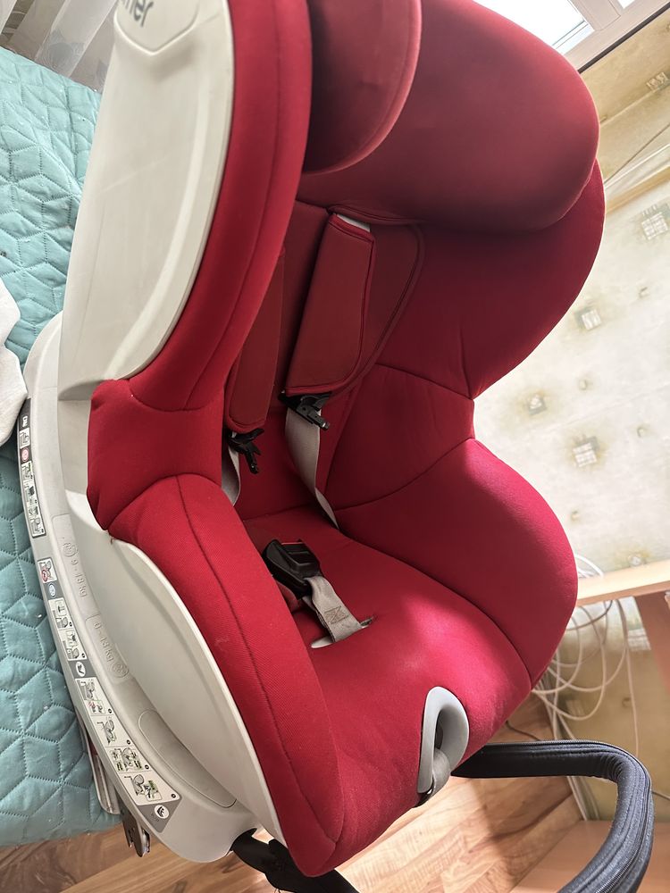 Britax Römer Стол за кола Dualfix 0-18 кг +подложка за новородено