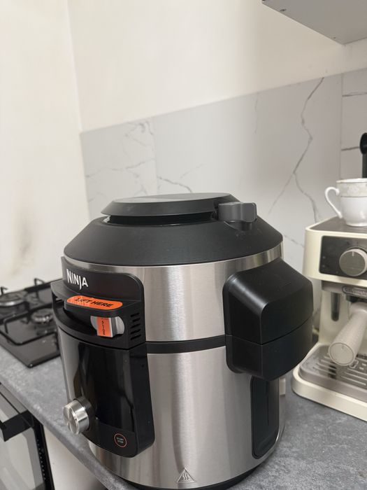 Vând Ninja Foodi 15-in-1 – funcții complete, ca nouă