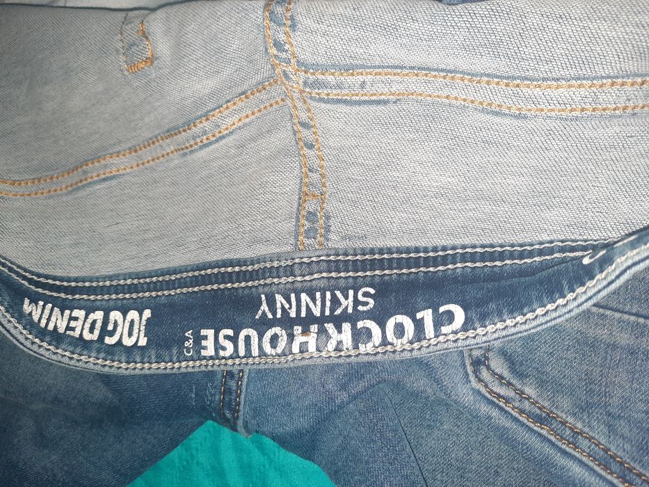 Blugi albastrii frumosi