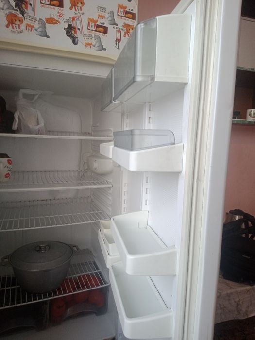 Холадилник нормални все работает