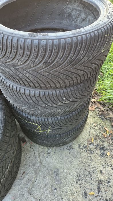 Продавам 4 бр. Зимни гуми 205/40/17