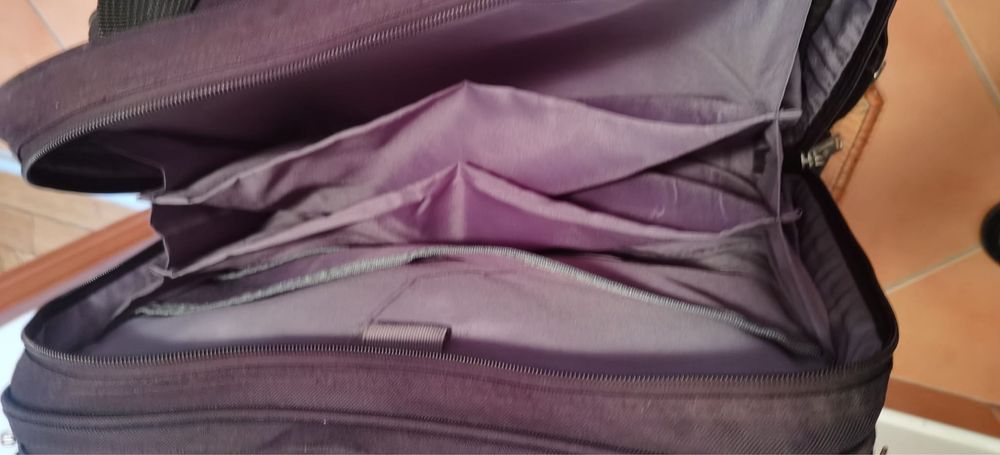 Geanta Saxoline.   .