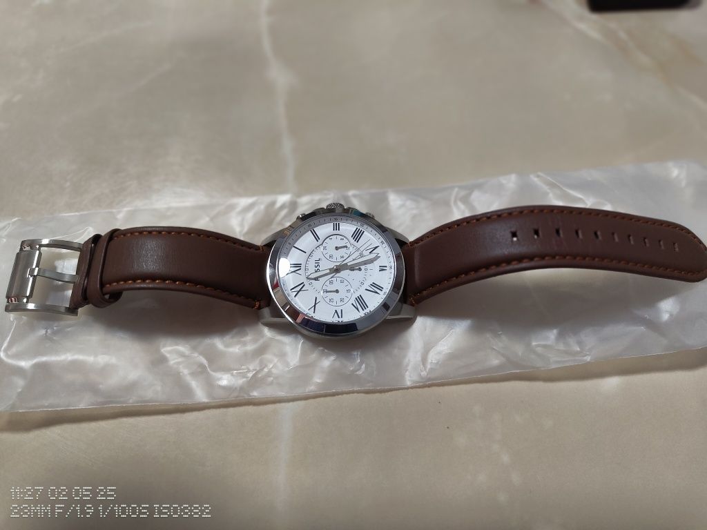 Ceas Fossil cronograf cu o curea de piele Grant, FS4735