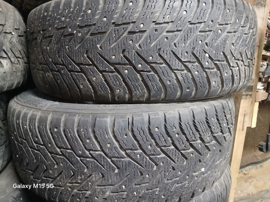 Зимние шины 225 60 р17 3штук