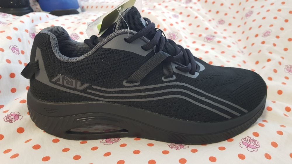 Vand adidași dama si bărbat