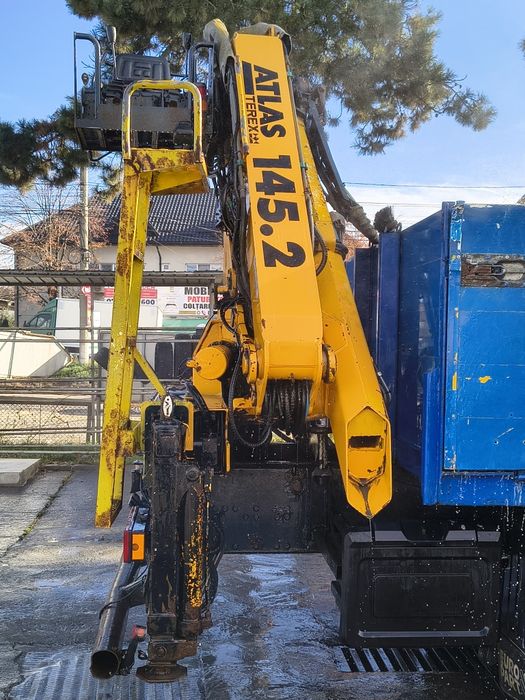 Camion cu macara MAN