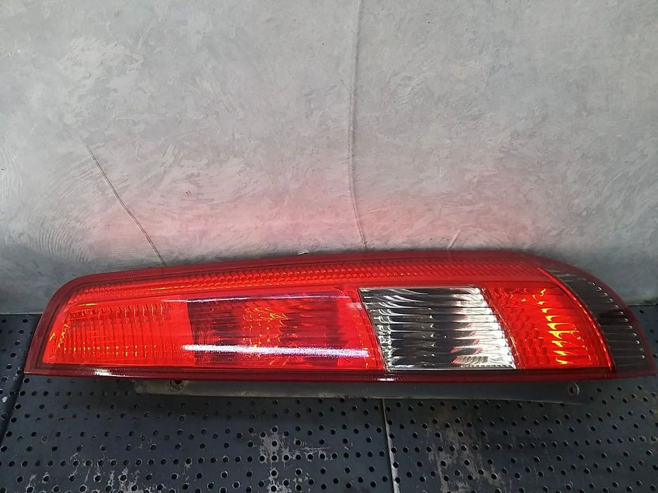 Stop tripla lampa dreapta ford fiesta 5 2s5113a602b