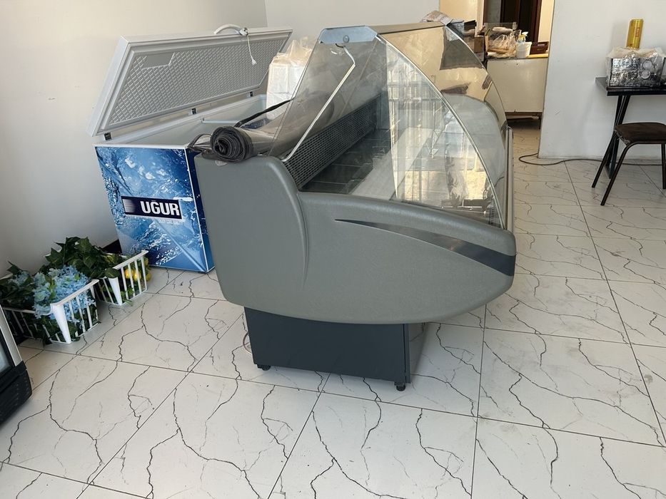 Витрина холодильник