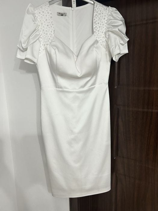 Rochie alba , noua , marimea 40