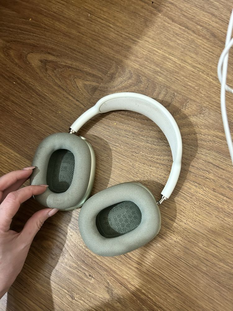 Продам срочно Airpods Max