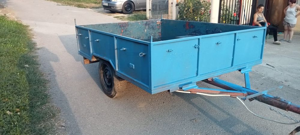 Remorcă cu cârlig
