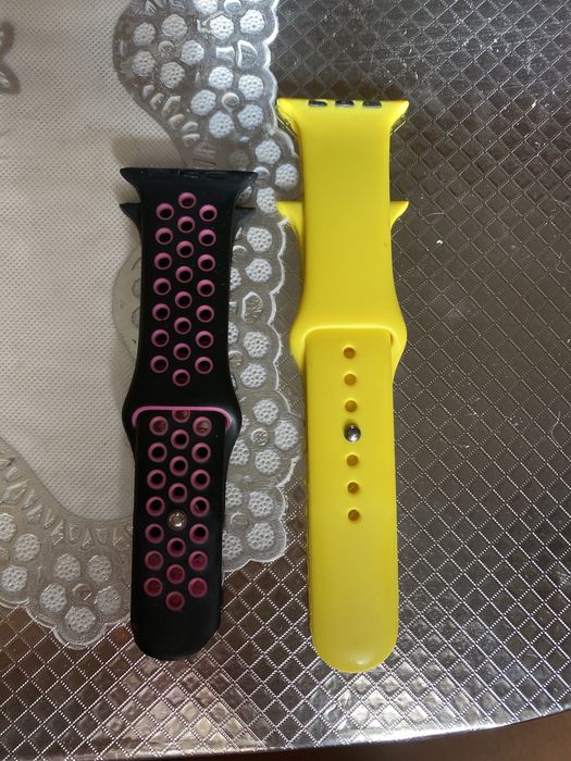 Продам ремешки на apple watch 3 sport 42 мм в отличном состоянии