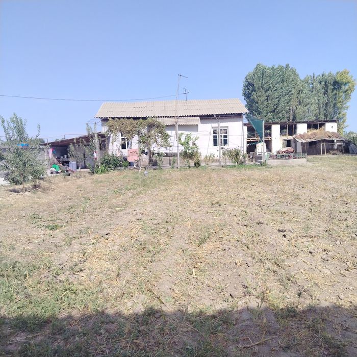 Yer sotiladi Toshkent viloyati Qorasuv 6.5 sotix har bir sotixga 4000$