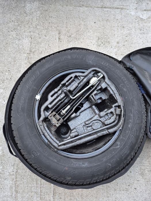 Резервен комплект (гума 15 цола, крик и ключ за гуми) за Шкода Октавия