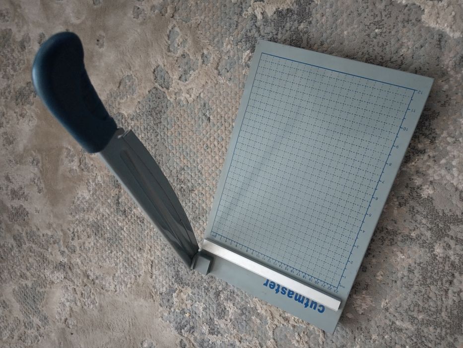 Устройство за точно рязане в права линия