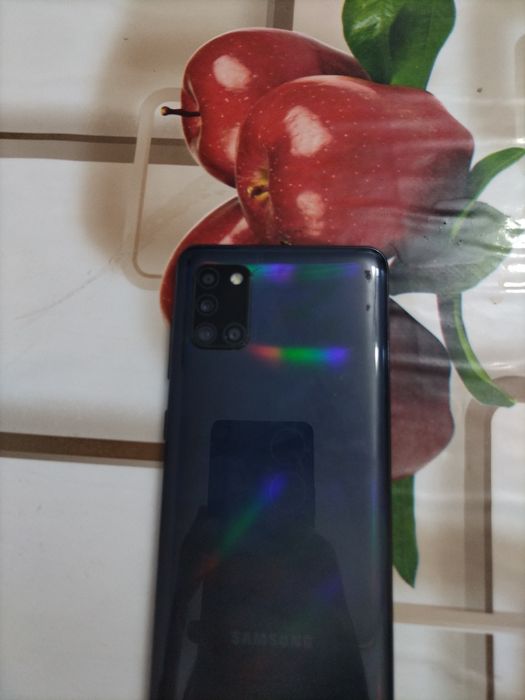 Samsung galaxy a31 sotiladi narxi 500ming sum sababi ekranda chiziq bo