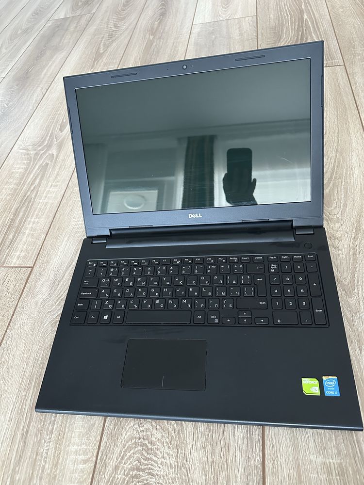 Лаптоп Дел Dell laptop