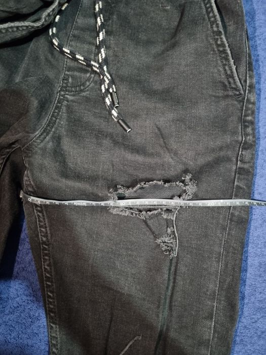Blugi Rupți Bershka