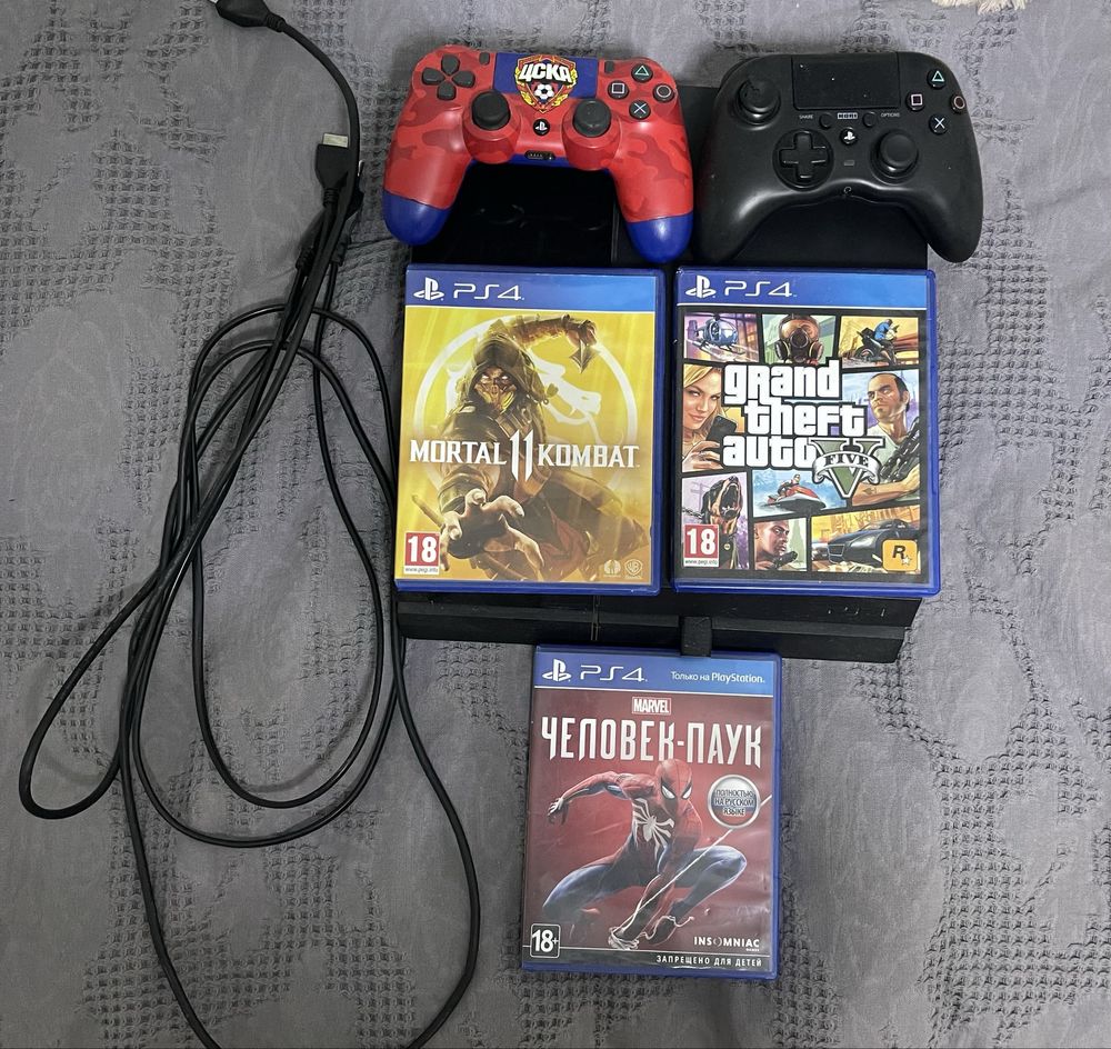 Продается PS 4 с 3 играми