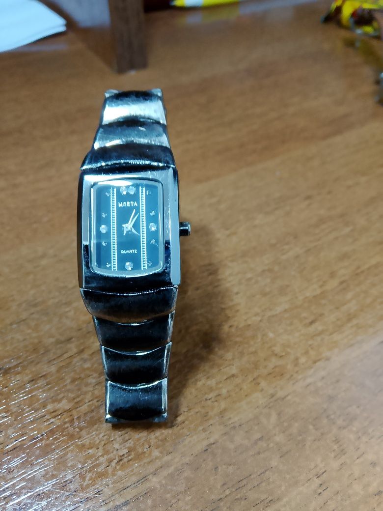 Продам часы электронные