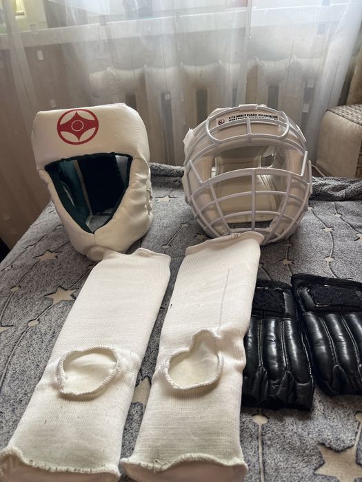 Продам шлем для карате б/у