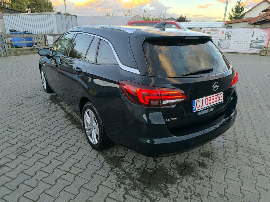 Se vinde Opel Astra K automat.