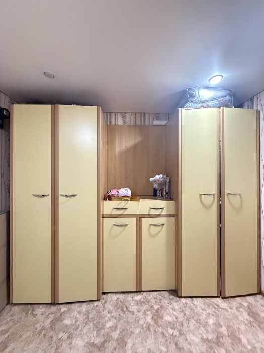 Продам шкаф из дерево. Состояние хорошее